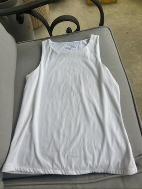 Tahari White Ribbed Crewneck Tank
